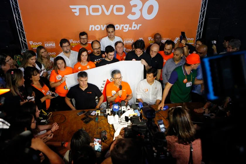 MG - ELEIÇÕES 2018/MG/ROMEU ZEMA - POLÍTICA - O candidato ao governo de Minas, Romeu Zema, do Novo, concede entrevista após ser eleito para o cargo, neste domingo, em Belo Horizonte. Com 99,34% das urnas apuradas, o candidato do Novo tinha 71,83% dos votos válidos, contra 28,17% do candidato Antonio Anastasia (PSDB). 28/10/2018 - Foto: LEO FONTES/O TEMPO/ESTADÃO CONTEÚDO MG - ELEIÇÕES 2018/MG/ROMEU ZEMA - POLÍTICA - O candidato ao governo de Minas, Romeu Zema, do Novo, concede entrevista após ser eleito para o cargo, neste domingo, em Belo Horizonte. Com 99,34% das urnas apuradas, o candidato do Novo tinha 71,83% dos votos válidos, contra 28,17% do candidato Antonio Anastasia (PSDB). 28/10/2018 - Foto: LEO FONTES/O TEMPO/ESTADÃO CONTEÚDO