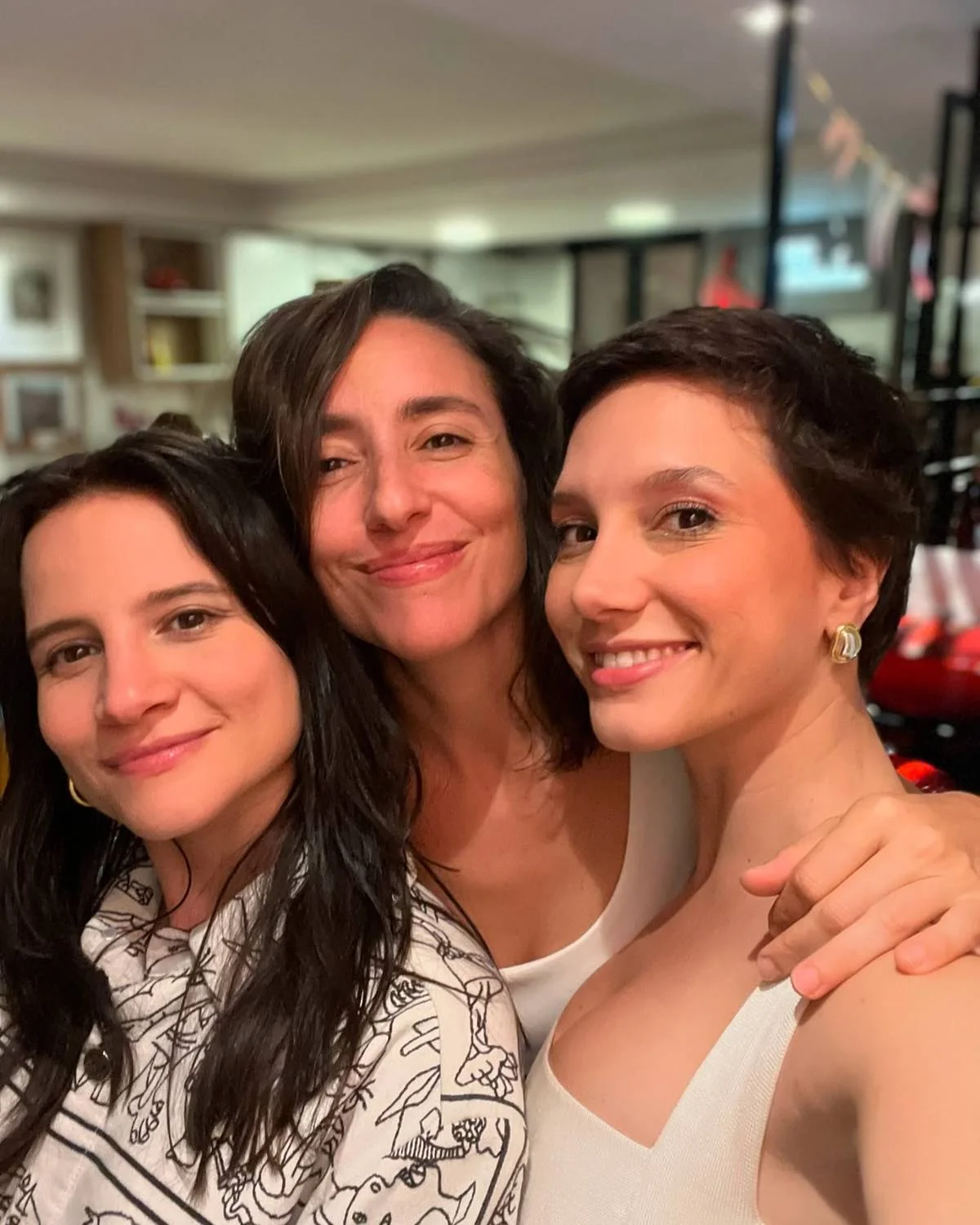 A atriz Lorena Comparato, que interpreta Elize Matsunaga no novo filme da Netflix, tem chamado a atenção dos internautas positivamente pela caracterização da personagem A atriz Lorena Comparato, que interpreta Elize Matsunaga no novo filme da Netflix, tem chamado a atenção dos internautas positivamente pela caracterização da personagem