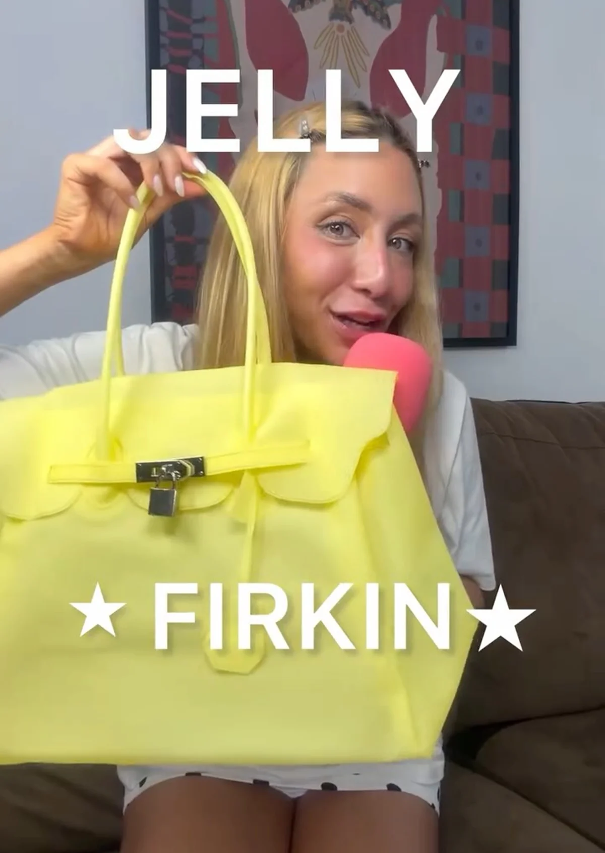 As bolsas têm diversas cores e tamanhos As bolsas têm diversas cores e tamanhos