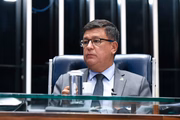 O senador Carlos Viana é   o presidente da CMPI do INSS