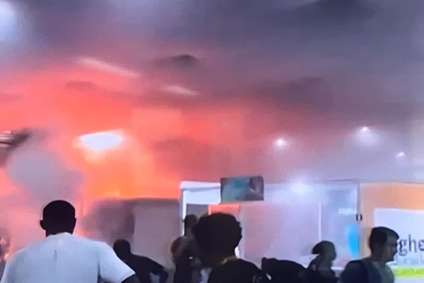 Incêndio atinge pavilhão dos países na COP30 - Metrópoles