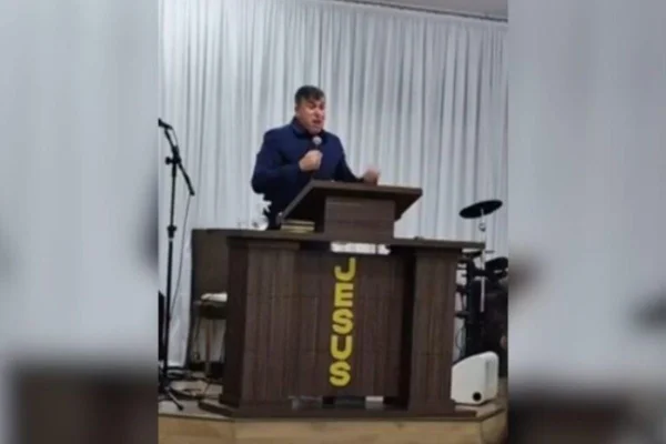 Imagem colorida de pastor que morreu durante a celebração de um culto - Metrópoles