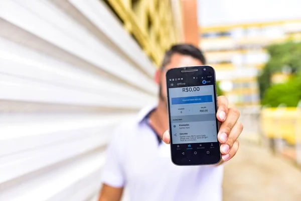 DF: gasolina cara provoca saída de motoristas do Uber e de outros apps