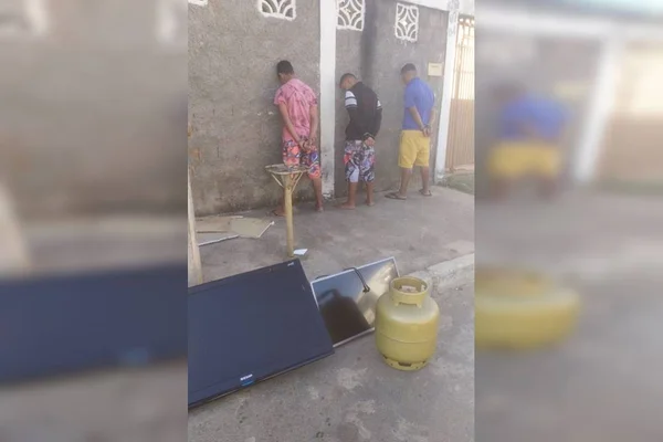 Dois homens são presos e um adolescente apreendido por furtar casa no DF