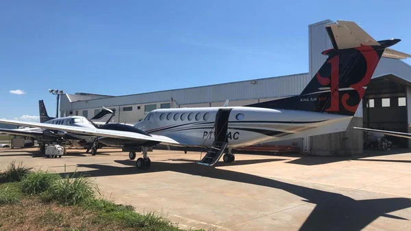 Ibaneis compra avião e viaja com família para show de Ed Sheeran