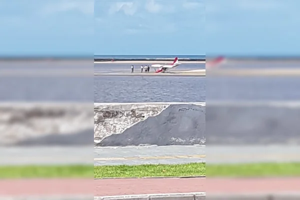 Avião pousado