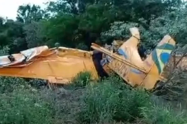 Imagem colorida de avião que caiu em MS - Metrópoles
