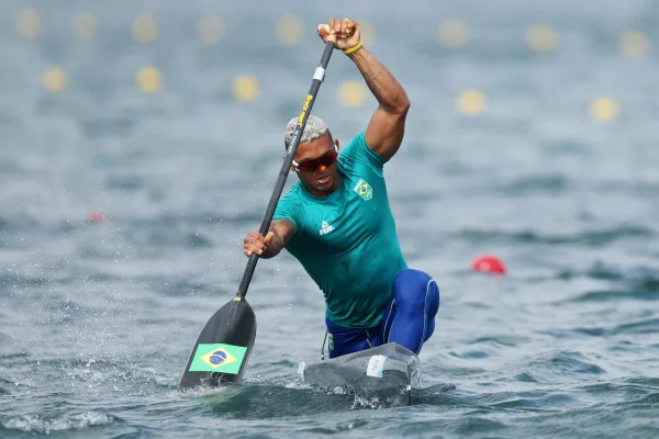 Isaquias Queiroz é finalista em etapa da Copa do Mundo de Canoagem