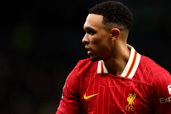 Foto colorida de Alexander Arnold, lateral-direito do Liverpool - Metrópoles