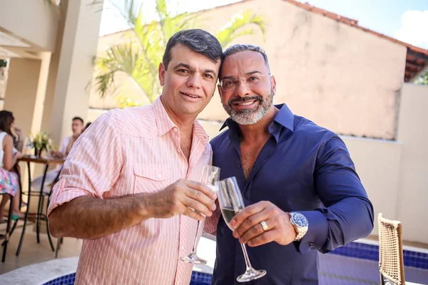 Maurício Moreira comemora seus 53 anos com almoço espanhol no Lago Sul