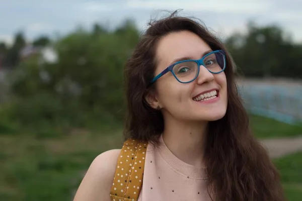 Cirurgia para fazer covinha no rosto é a nova mania entre millennials