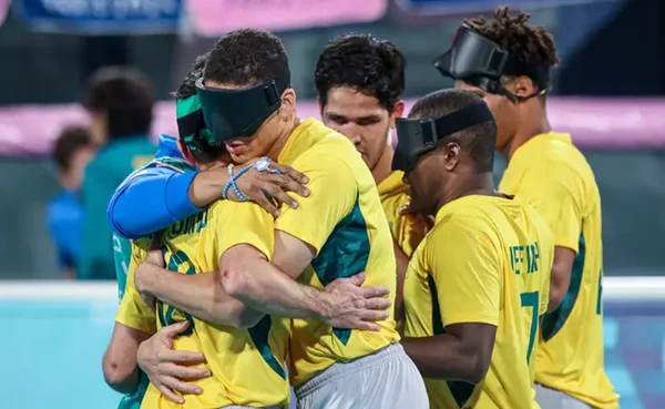 Imagem colorida do futebol de cegos