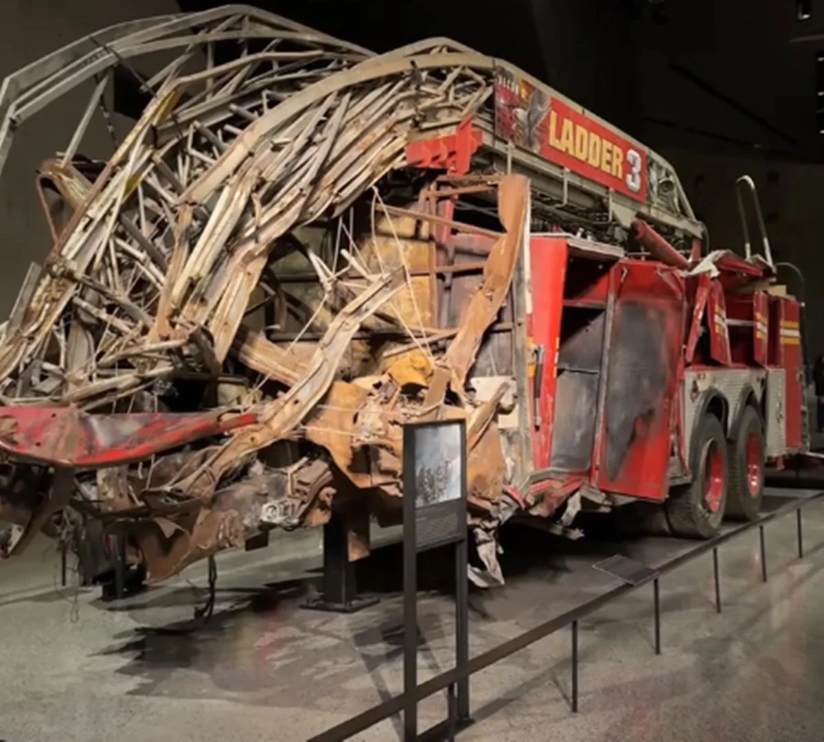 O memorial fica no local exato onde estavam as Torres Gêmeas do antigo World Trade Center. O memorial fica no local exato onde estavam as Torres Gêmeas do antigo World Trade Center.