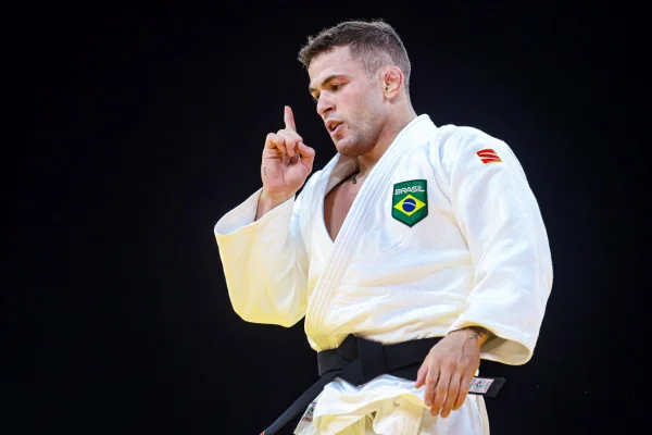 Imagem colorida do judoca brasileiro finalista em Paris, Willian Lima- Metrópoles
