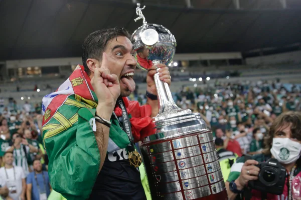 Abel retorna “recarregado” ao Palmeiras após férias em Portugal