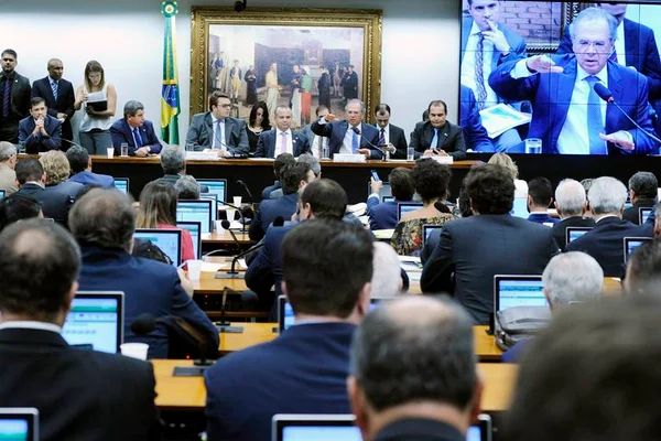 Guedes: “Brasil gasta na Previdência 10 vezes o que gasta na educação”