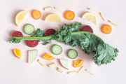 <b>Dieta Flexitariana –</b> Sugere uma redução de até 70% do consumo de carne, substituindo a proteína animal por vegetais, frutas, sementes, castanhas e cereais. Com o regime, o organismo ficaria mais bem nutrido e funcionaria melhor. É recomendado começar trocando a carne vermelha por frango ou peixe e procurar um nutricionista para acompanhar a necessidade de suplementação de vitamina B12, encontrada em alimentos de origem animal