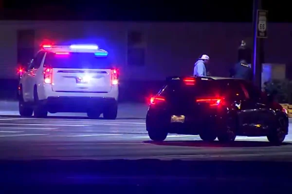 Imagem colorida de carro de polícia