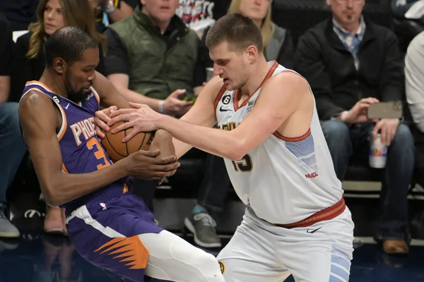 Com show de Jokic, Nuggets vencem Suns e voltam a liderar série na NBA