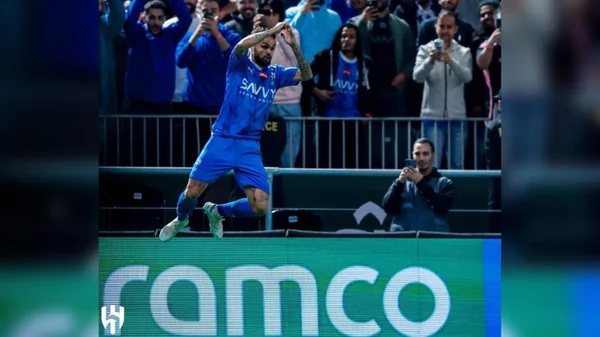 Brasileiros comandam triunfo do Al-Hilal sobre time de Messi e Suárez
