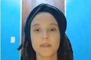 Mariana, mulher que apanhou de um bolsonarista por estar usando camisa vermelha Mariana, mulher que apanhou de um bolsonarista por estar usando camisa vermelha