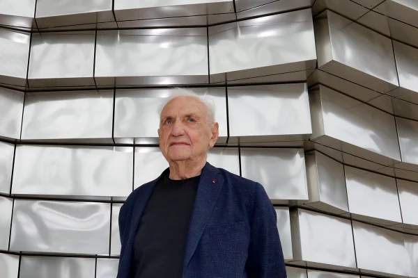 Frank O. Gehry, importante nome da arquitetura mundial, morre aos 96 anos