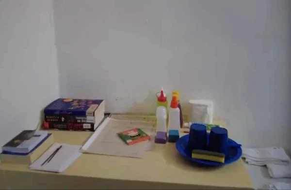 Chinelo, itens de higiene e mais: Vorcaro recebe “kit preso”