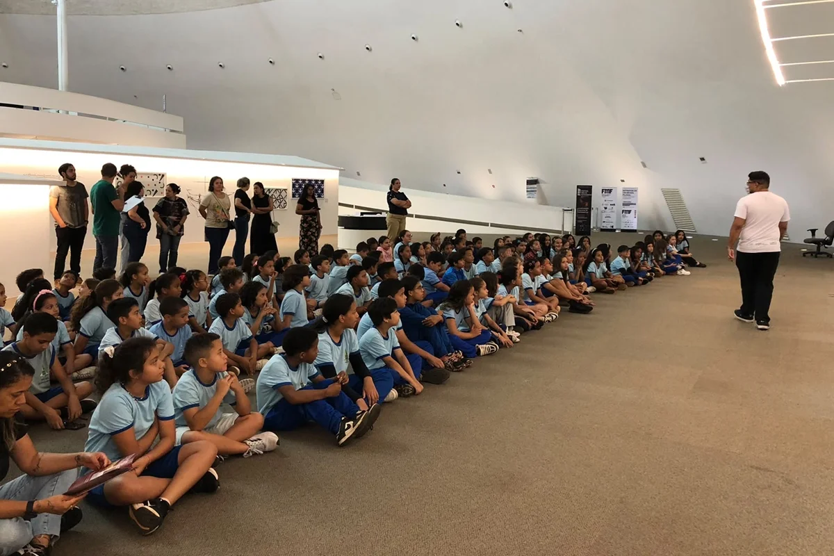 Diversos colégios públicos e privados marcaram presença Diversos colégios públicos e privados marcaram presença