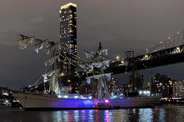 Navio do México colidiu com Ponte do Brooklyn, em Nova York (EUA) - Metrópoles