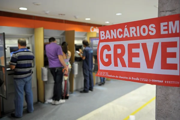 Bancários da Caixa Econômica Federal encerram greve após assembleia