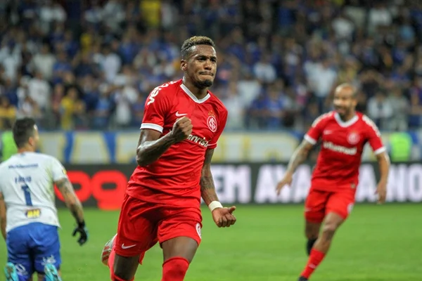 Inter faz 1 x 0, afunda Cruzeiro e sai na frente por vaga na final