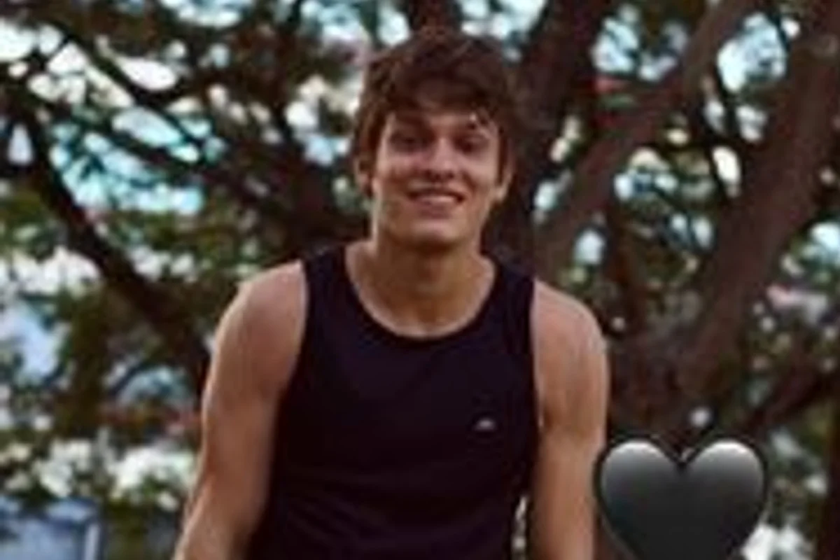 O jovem e a namorada dele, Anna Lívia, foram abordados por dois assaltantes O jovem e a namorada dele, Anna Lívia, foram abordados por dois assaltantes