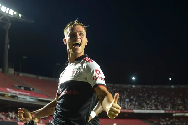 São Paulo arrasa Inter de Limeira com bom futebol e gols de reforços