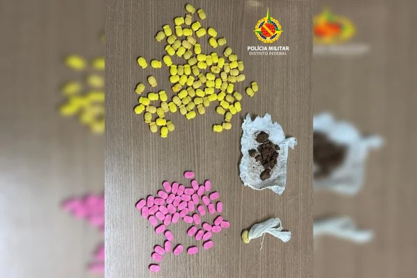 Traficante é preso com 147 comprimidos de ecstasy e cocaína preta
