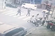 Imagens mostram o momento em que PM mata mulher que estaria em surto na zona norte de SP Imagens mostram o momento em que PM mata mulher que estaria em surto na zona norte de SP
