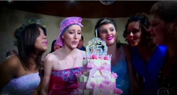 Cidade se une para dar festa de 15 anos a meninas com câncer