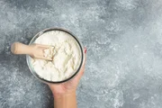 O whey protein pode ser classificado em três tipos principais: isolado, concentrado e hidrolisado O whey protein pode ser classificado em três tipos principais: isolado, concentrado e hidrolisado