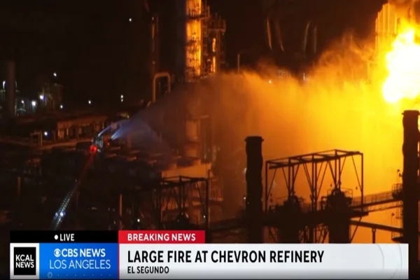 Incêndio atinge refinaria da Chevron em El Segundo, em Los Angeles (EUA)
