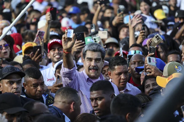 Imagem colorida, Maduro em marcha pró-governo- Metrópoles