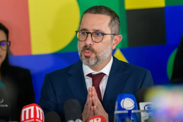 O ministro da Controladoria Geral da União CGU, Vinícius Carvalho concede coletiva no Palácio do Planalto para falar sobre as fraudes no INSS - Metrópoles