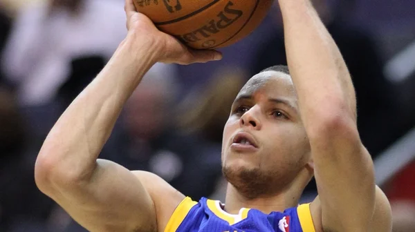 Warriors se recupera e derrota Clippers fora de casa na NBA