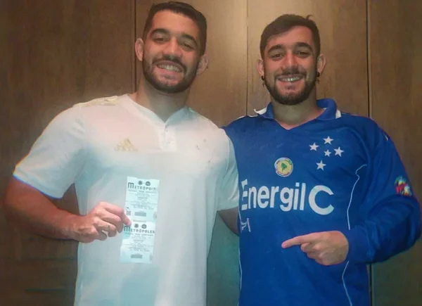 Ansiosos pelo Cruzeiro no Mané, gêmeos comentam paixão pelo Cabuloso