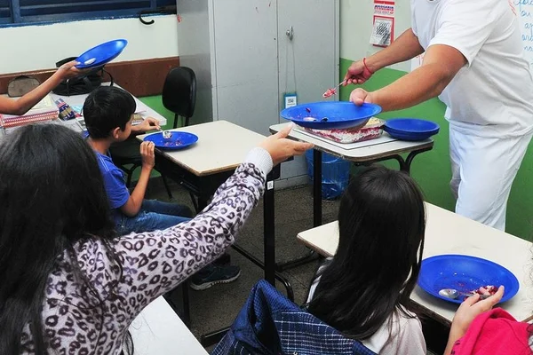 Merendas de escolas públicas do DF oferecem risco à saúde dos alunos