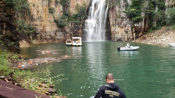 Corpo de Bombeiros de Minas Gerais continua trabalho no cânion em Capitólio