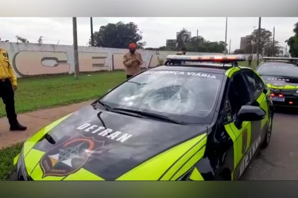 viatura do detran destruída