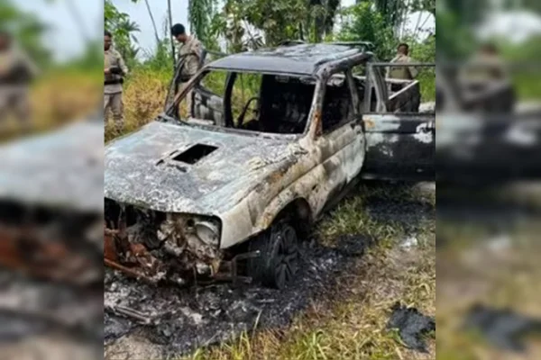 Veja como ficou carro de servidores queimado, com corpos carbonizados