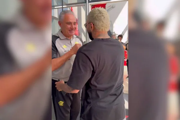 Imagem colorida de Gabigol e Tite no Ninho do Ururbu - MEtrópoles