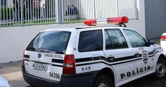 Segurança é agredido por seis