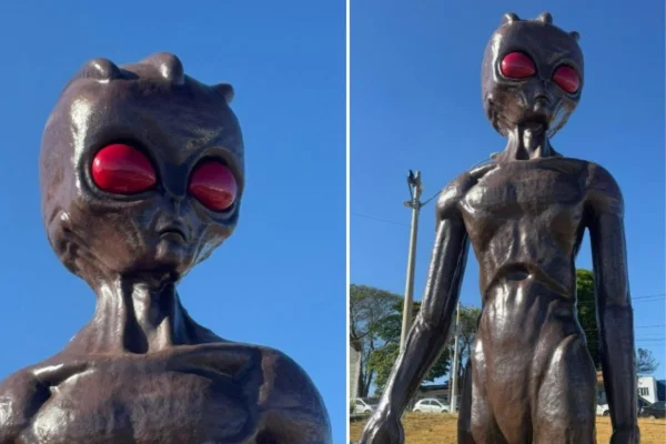 Montagem com fotos coloridas de escultura de ET, em Varginha (MG)