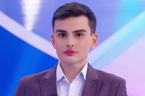 Dudu Camargo deixa religioso constrangido com comentários na Record